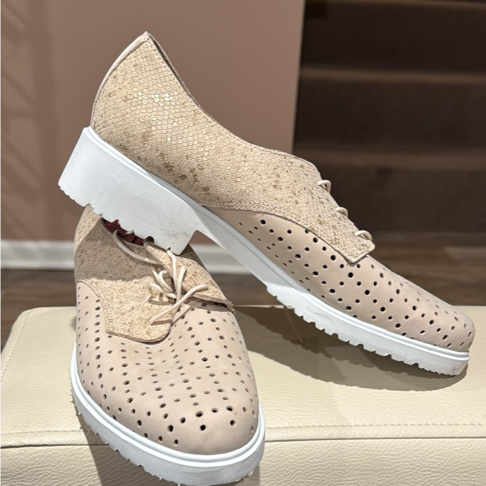 Woman’s Sneaker